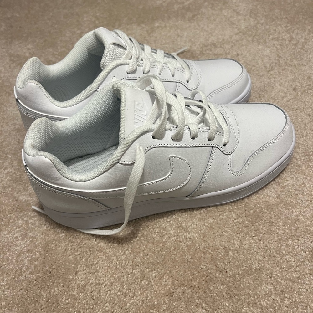 Women’s Nike sneakers